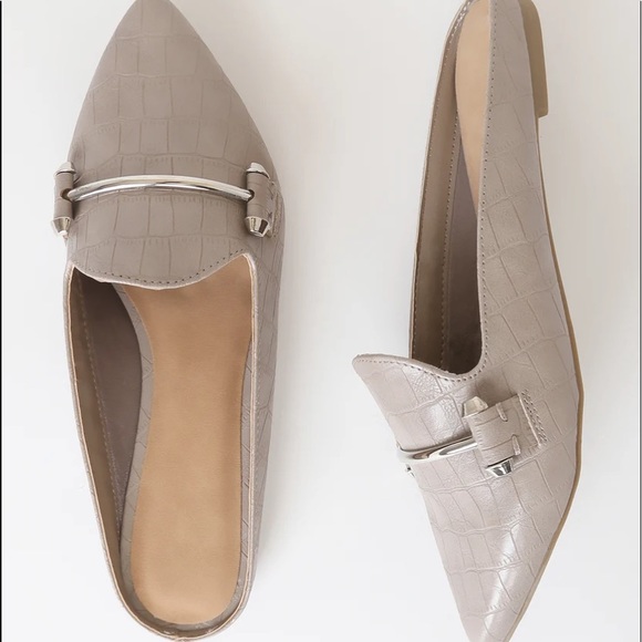 Crocodile Embossed Pointed Toe Loafers Slides - Picture 3 of 5